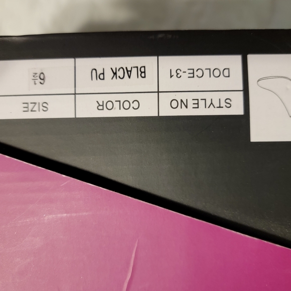 Ankle boots, NEW in box size 6.5 fit more like a 6 - Picture 3 of 3